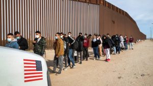 Organización humanitaria pide respeto a derechos de migrantes en frontera México-EE.UU.