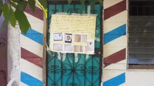 “Cuando a él lo agarraron ni subirse a la patrulla podía por sus rodillas”: Barbero que padece hemofilia severa fue arrestado en Cuscatancingo
