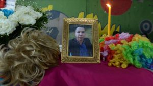 "Me arrancaron el corazón completo". Madre llora a su hijo muerto en el penal de Izalco