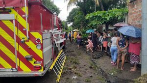 Muere electrocutado un cortador de cocos en Sonsonate