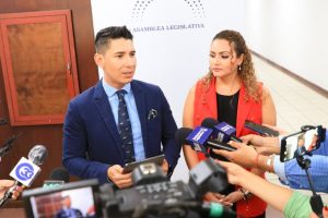 Diputados de Bukele deciden que diáspora vote en 2024 por Internet