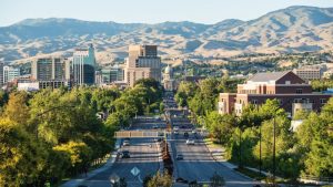 15 ciudades en EEUU donde venden casas más caras de lo que deberían, según estudio