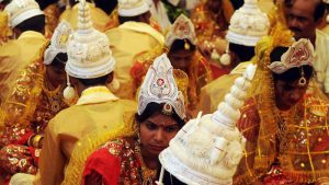 IMÁGENES SENSIBLES: Un novio mató por accidente a un amigo durante extraña tradición en la India