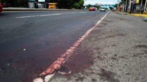 Hombre murió atropellado por un bus tras quedarse dormido sobre la vía en La Libertad