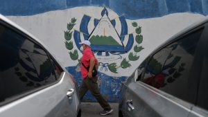 "La extorsión la mantengo, pago $10 semanales": comerciantes en colonias bajo régimen de excepción