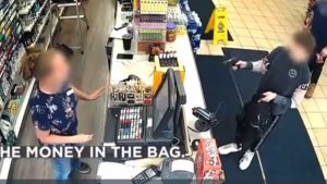 VIDEO: Niño de 12 años asalta una gasolinera con una pistola en EEUU
