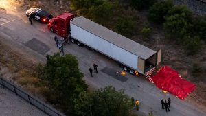 Tragedia en Texas: Se eleva a 50 el número de inmigrantes muertos dentro de un tráiler