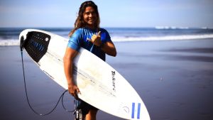 Surfistas salvadoreños competirán por un boleto al evento mundial de la WSL