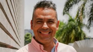 Roberto Acosta se retira de las redes sociales
