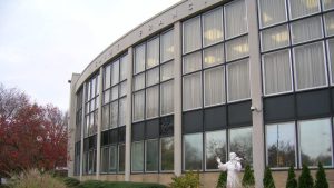 Nueva York. Sujeto amenaza con estallar bombas en una preparatoria de Queens por venganza contra su novia