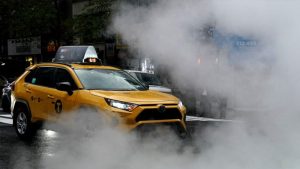 Taxi embiste a peatones en Nueva York causando tres heridos