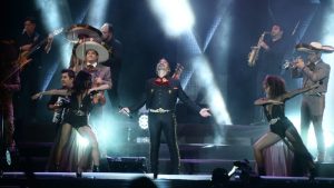 ¡Alejandro Fernández cantó en El Salvador!