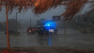 Suben a 11 muertos y 33 desaparecidos por el paso de Agatha en México