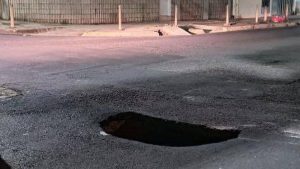 Cárcava de gran tamaño se ha formado en los alrededores de la Iglesia Don Rúa