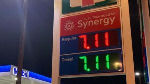 Precio de la gasolina en EE.UU. alcanza números récord por galón