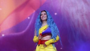 VIDEO. Karol G queda impacta tras escuchar a los hombres cantar "Tusa" durante concierto