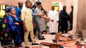 Mujeres y niños entre las 50 víctimas del fatal tiroteo en el interior de una iglesia en Nigeria