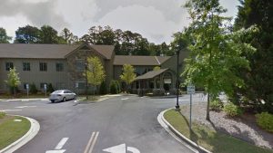 Hombre irrumpe en una iglesia de Alabama y asesina a dos personas