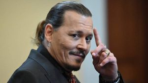 Johnny Deep rompe récord al vender sus pinturas