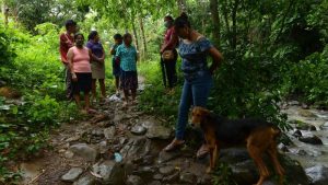 FOTOS: "Han quedado con trauma psicológico". Niños temen ir a clases por miedo a ser arrastrados por crecida de río