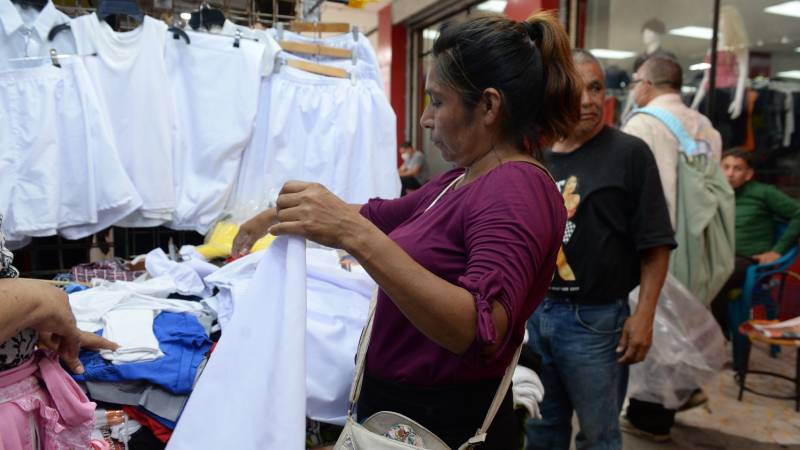 mesa Promover Simetría FOTOS: Esta es la ropa para reos que se vende en el Centro de San Salvador  - Noticias de El Salvador