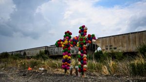 Dolor y rabia en una vigilia celebrada por migrantes muertos en un camión de Texas