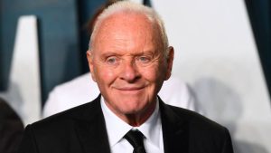 VIDEO ¡Wepaaa! Anthony Hopkins muestra su lado más latino a ritmo de cumbia