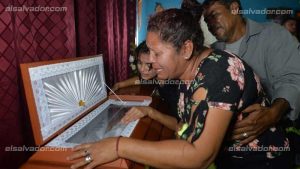"¿Dios, por qué te la llevaste?": Familiares lloran a Carolina Gaitán, víctima mortal de tormenta Bonnie