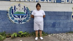 Mujer sospechosa de asesinar a amiga para robar bebé enfrentará audiencia en Sonsonate