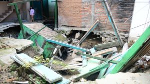 Los Martínez urgen de ayuda, su casa se hunde en el barrio San Esteban
