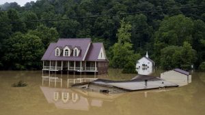Las peores inundaciones de EEUU ocurridas en Kentucky causan 16 muertes