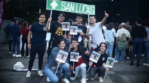 Jóvenes salvadoreños esperan a Kevin Kaarl y su explosión de emociones musicales