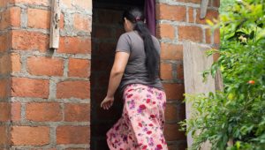 Vivir sin letrina, la dura realidad de Santa Bárbara