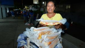 "Sin fútbol, ¿qué hacía yo con 700 panes?",  vendedora de los "chorreados" en el Cuscatlán
