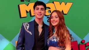 Nicolle Figueroa y Augusto Giménez se lucen en la alfombra roja de los MTV Miaw