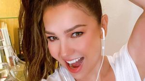 Thalía baila “Flowers” de Miley Cyrus en San Valentín