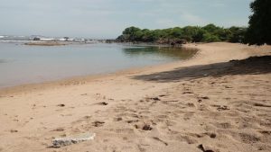 Extranjero es hallado muerto flotando en playa de Acajutla