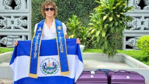 "A representar a mi hermoso país": Adrián Itzam, Mister Supranational El Salvador, viajó a Polonia