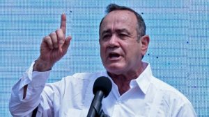 “Los que nos atrevemos a denunciar al régimen corremos el riesgo de ser encarcelados”, reclama diputado de Guatemala