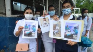 "Iba a defender su tesis": Impotencia tras captura de estudiante de enfermería en el régimen de excepción