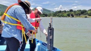Laboratorio de Toxinas realiza nuevo análisis ante la mortandad de peces en el Lago de Güija