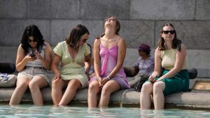 San Salvador con 30° y Londres con 40° grados: Así se vive la ola de calor