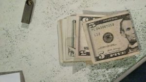 Capturan a mujer acusada de estafar a víctima con $500 al prometer "maleta de encomienda"