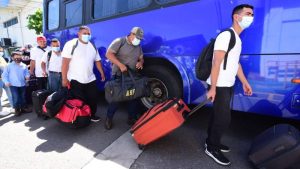 "Estoy contento de ir a trabajar a Canadá porque aquí no se gana nada", afirma salvadoreño