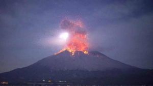 Impactantes imágenes: Volcán Sakurajima de Japón entró en erupción