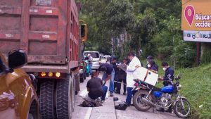 Una motociclista murió al chocar contra camión de volteo en La Libertad
