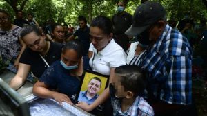 FOTOS: "Descansa mi amor, te voy a extrañar": Último adiós a reo muerto en penal de Mariona