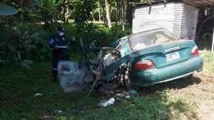 "El vehículo quedó completamente destruido". Abuela y nietos murieron entre los hierros retorcidos en Usulután