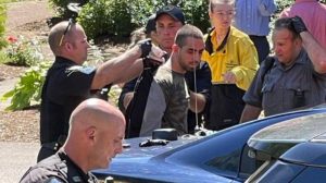 Agresor de Salman Rushdie dice estar sorprendido que el escritor haya sobrevivido al ataque