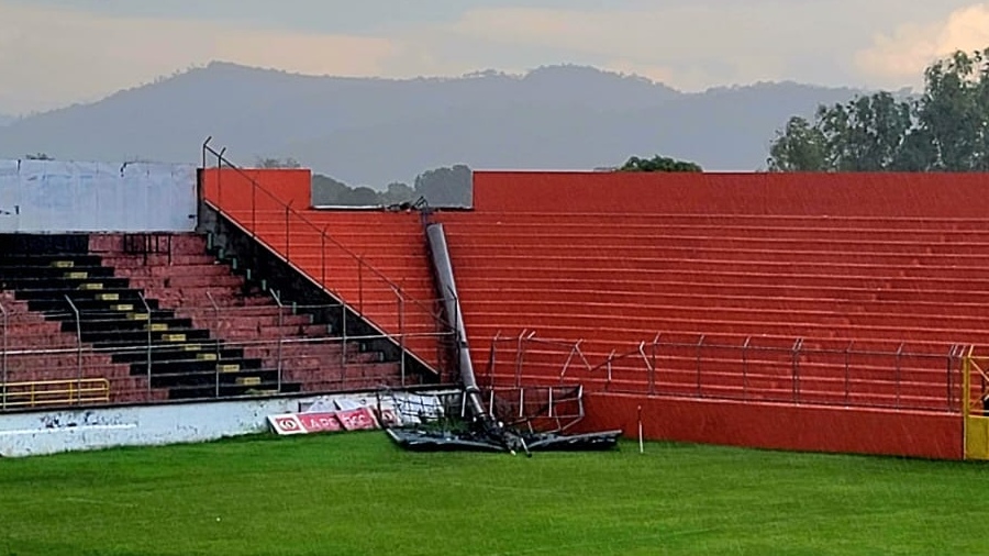 Pendientes de la iluminación en el estadio Barraza